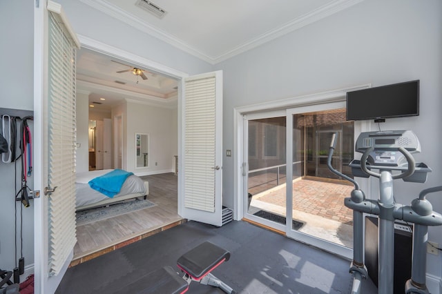 4594 Nautical Ct, Destin, FL 32541 - workout area featuring crown molding, baseboards, a ceiling fan, and visible vents