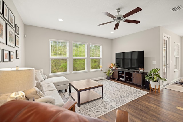 living room with ceiling fan, visible vents, recessed lighting, wood finished floors, and baseboards