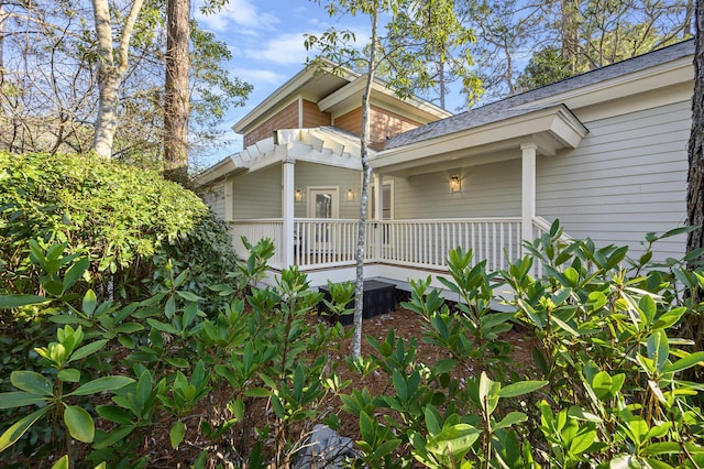 8855 Baypine Dr, Miramar Beach, FL 32550 - entrance to property with a shingled roof