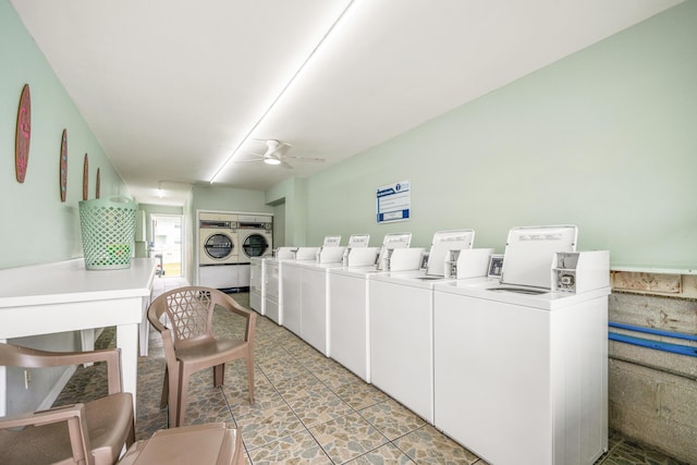 community laundry room featuring washing machine and clothes dryer and a ceiling fan