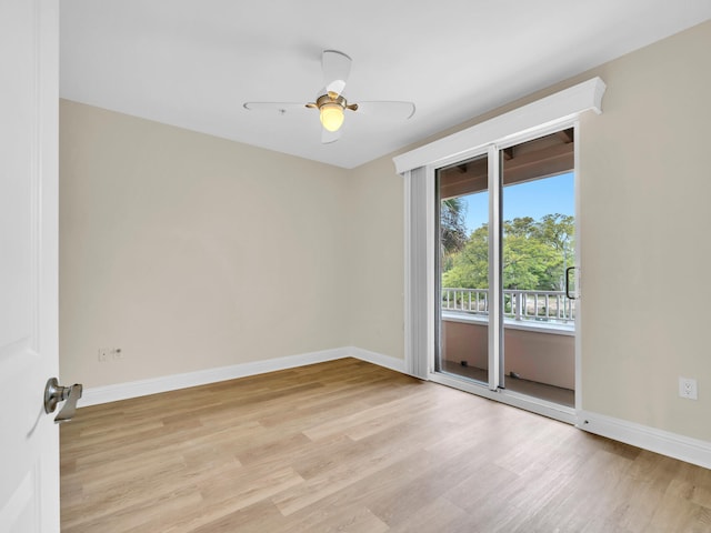unfurnished room featuring light wood finished floors, baseboards, and ceiling fan