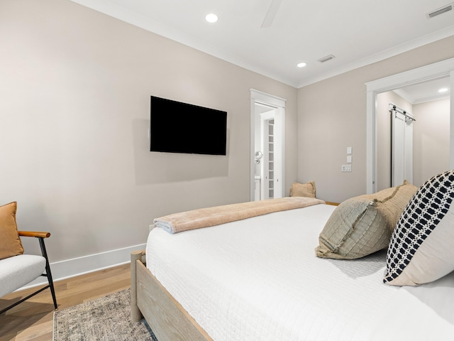 bedroom with crown molding, visible vents, light wood-type flooring, and recessed lighting
