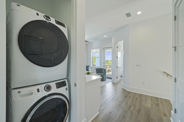 80 Sea Croft Dr, Santa Rosa Beach, FL 32459 - clothes washing area featuring visible vents, baseboards, stacked washer and clothes dryer, recessed lighting, and light wood-style flooring