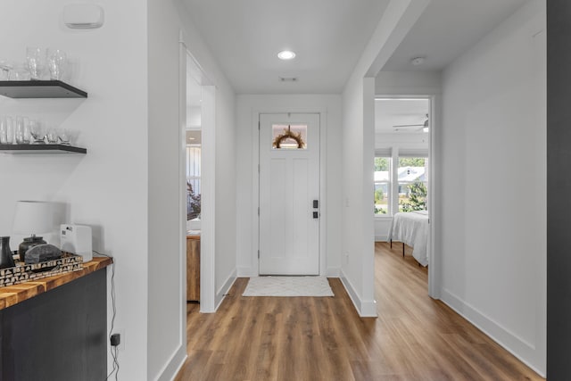 entrance foyer featuring baseboards, recessed lighting, wood finished floors, and a ceiling fan