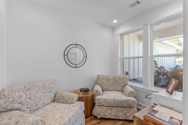 living area featuring visible vents, wood finished floors, and recessed lighting
