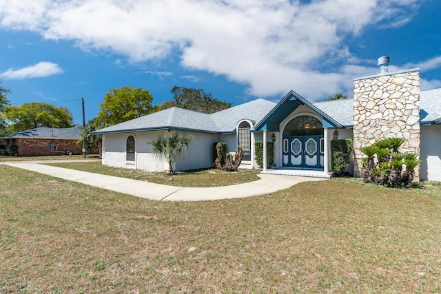 809 Main St, Destin, FL 32541 - ranch-style home featuring a front yard and stucco siding