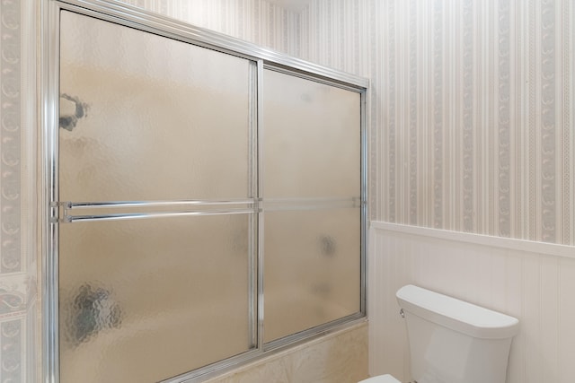 809 Main St, Destin, FL 32541 - full bathroom with toilet, wallpapered walls, and enclosed tub / shower combo