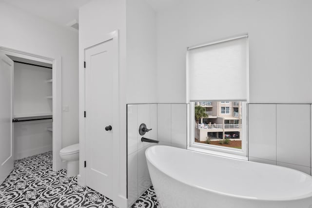 34 Gulf Breeze Ct, Destin, FL 32541 - full bathroom with a soaking tub and toilet