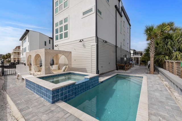 34 Gulf Breeze Ct, Destin, FL 32541 - view of swimming pool featuring a patio area, a pool with connected hot tub, and fence