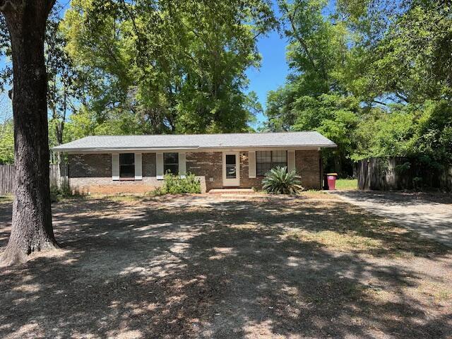 592 E Robinson Ave, Crestview, FL 32539 - ranch-style home featuring brick siding and fence
