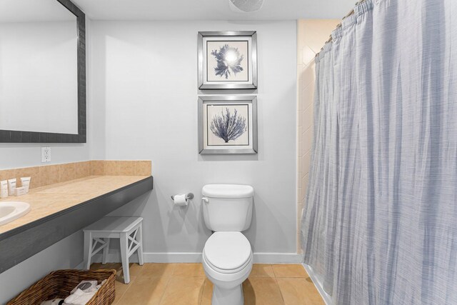 5000 S Sandestin Blvd Unit 6806, Sandestin, FL 32550 - bathroom with toilet, curtained shower, vanity, and baseboards