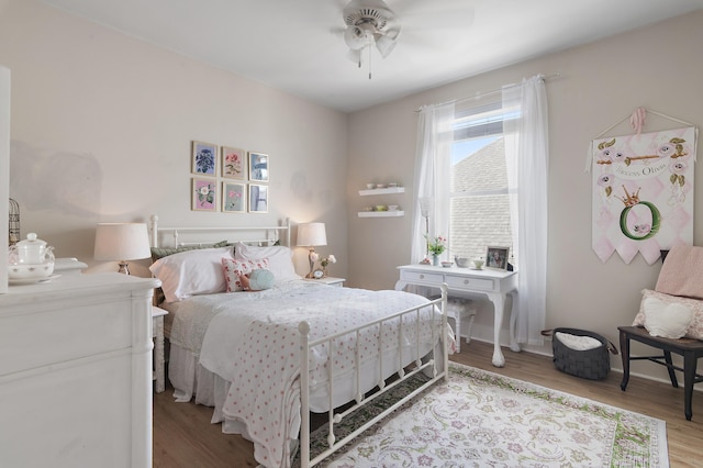 bedroom featuring light wood-style floors and ceiling fan