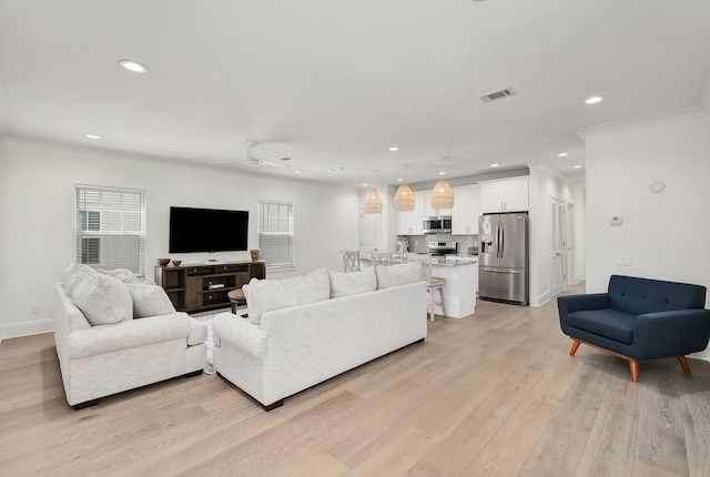 living area with recessed lighting, light wood finished floors, visible vents, and ceiling fan