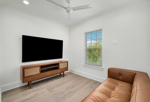 living room with crown molding, baseboards, light wood-type flooring, recessed lighting, and a ceiling fan