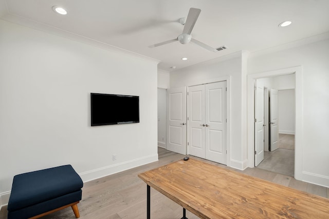 office area with recessed lighting, light wood-style floors, a ceiling fan, visible vents, and baseboards