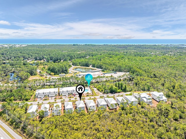 birds eye view of property featuring a forest view