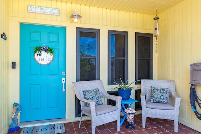 property entrance featuring a porch