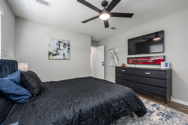 2527 Georgetown Ln, Fort Walton Beach, FL 32547 - bedroom with ceiling fan, baseboards, wood finished floors, and visible vents