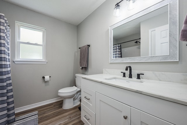2527 Georgetown Ln, Fort Walton Beach, FL 32547 - full bathroom featuring toilet, baseboards, wood finished floors, a shower with shower curtain, and vanity