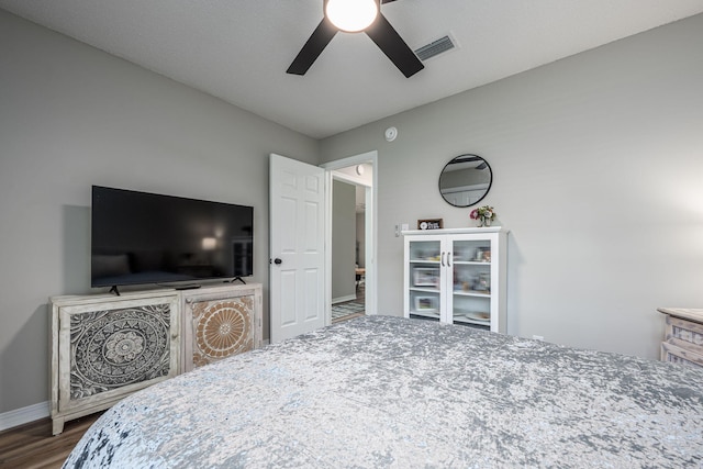 2527 Georgetown Ln, Fort Walton Beach, FL 32547 - bedroom with ceiling fan, baseboards, wood finished floors, and visible vents