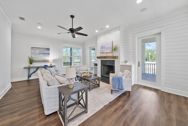 205 Mallard Ln, Santa Rosa Beach, FL 32459 - living room with recessed lighting, wood finished floors, visible vents, ornamental molding, and baseboards