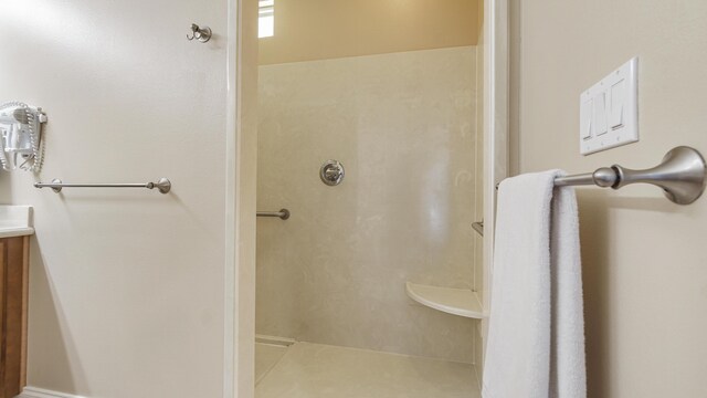 554 Magnolia Lake Dr, Defuniak Springs, FL 32433 - bathroom with a shower and vanity