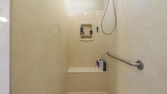 554 Magnolia Lake Dr, Defuniak Springs, FL 32433 - full bath with a shower
