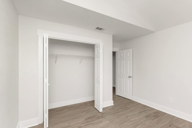 197 Kel-Wen Circle Kel-Wen, Destin, FL 32541 - unfurnished bedroom featuring light wood-type flooring, a closet, and baseboards