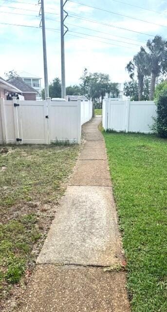 197 Kel-Wen Circle Kel-Wen, Destin, FL 32541 - view of yard with a gate