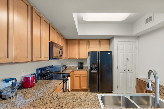 4203 Indian Bayou Trl Unit 1716, Destin, FL 32541 - kitchen with a toaster, black appliances, visible vents, a raised ceiling, and a sink
