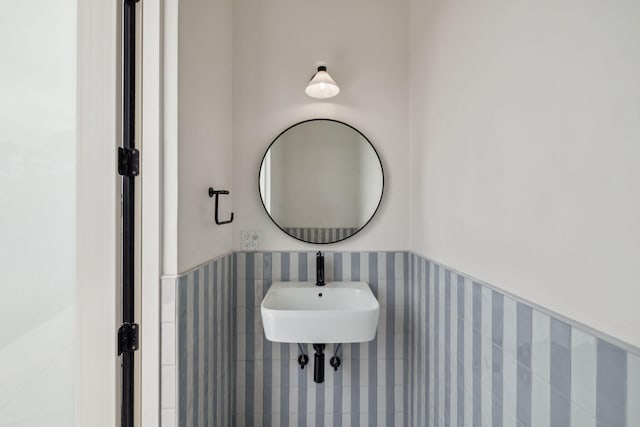724 Windsong Dr, Inlet Beach, FL 32461 - bathroom with a sink and wainscoting