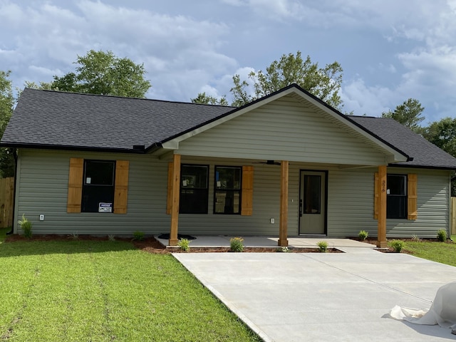 376 Shorey Dr, Defuniak Springs, FL 32433 - view of front facade featuring roof with shingles and a front lawn
