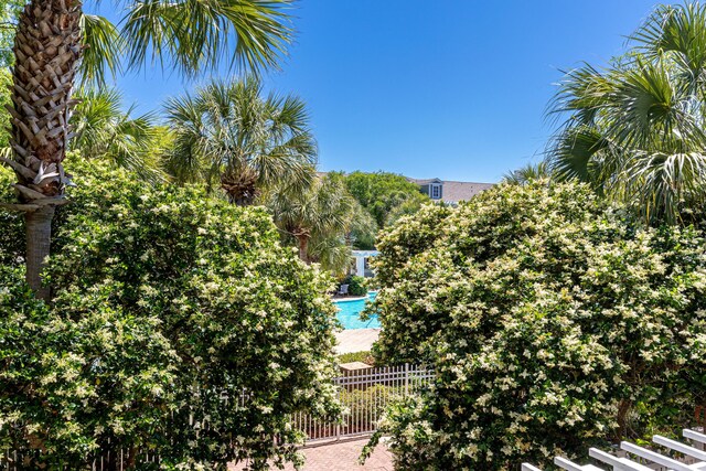 9200 Baytowne Wharf Blvd Unit 441, Miramar Beach, FL 32550 - community pool with fence