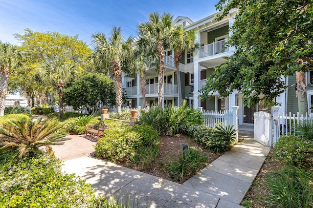 9200 Baytowne Wharf Blvd Unit 441, Miramar Beach, FL 32550 - view of property's community featuring a fenced front yard and a gate