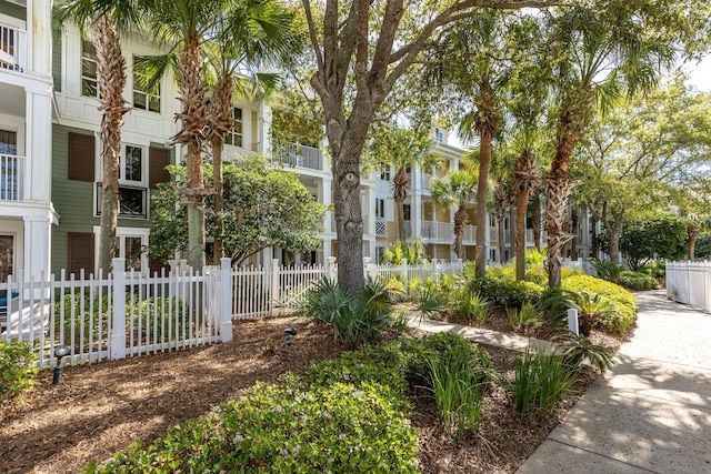 9200 Baytowne Wharf Blvd Unit 441, Miramar Beach, FL 32550 - view of property's community with fence