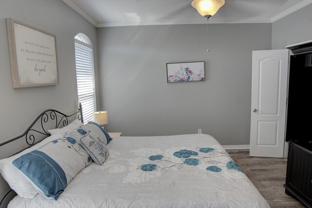 38 Aquamarine Cv, Miramar Beach, FL 32550 - bedroom featuring wood finished floors, baseboards, and ornamental molding