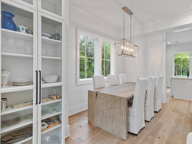 105 Greenbriar Ln, Santa Rosa Beach, FL 32459 - dining area featuring an inviting chandelier, ornamental molding, and light wood finished floors