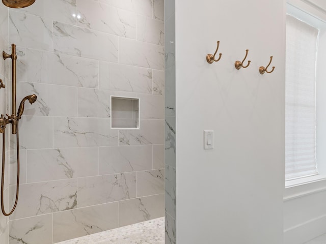 105 Greenbriar Ln, Santa Rosa Beach, FL 32459 - full bath featuring a tile shower