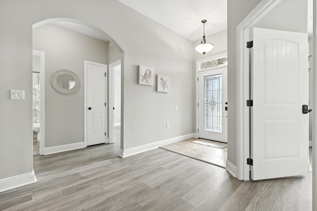 472 W College Blvd, Valparaiso, FL 32580 - foyer with arched walkways and light wood-style floors