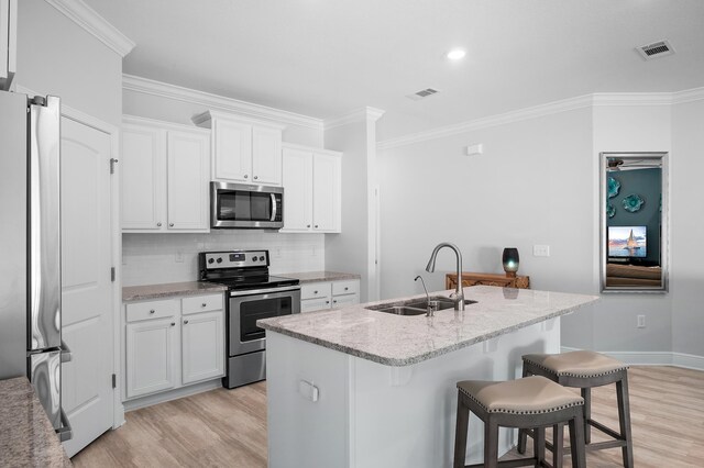 85 Stonegate Dr, Santa Rosa Beach, FL 32459 - kitchen featuring light wood-style floors, a kitchen breakfast bar, stainless steel appliances, and a sink