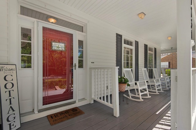 property entrance featuring covered porch