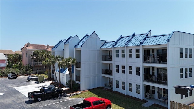 300 Gulf Shore Dr Unit 308, Destin, FL 32541 - view of building exterior featuring uncovered parking