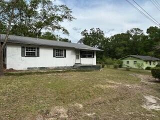 view of front of home with a front lawn and entry steps