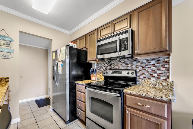 220 N Driftwood Bay Dr Unit 40A, Miramar Beach, FL 32550 - kitchen with crown molding, baseboards, backsplash, and stainless steel appliances
