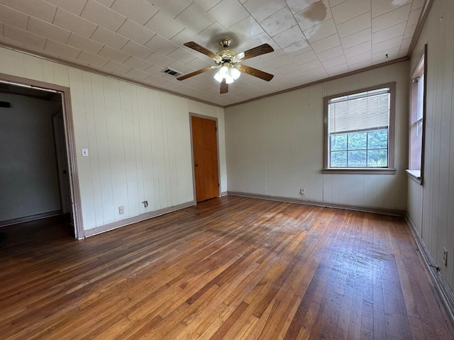 510 E Fisher St, Pensacola, FL 32503 - spare room featuring hardwood / wood-style floors, visible vents, crown molding, and a ceiling fan
