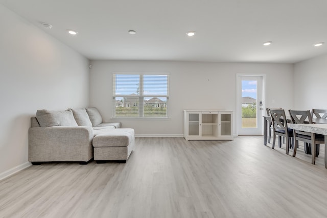 sitting room with recessed lighting, baseboards, and light wood-type flooring