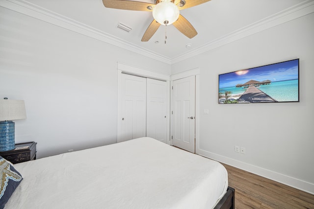 116 Riviera Dr, Panama City Beach, FL 32413 - bedroom featuring baseboards, a ceiling fan, wood finished floors, a closet, and ornamental molding