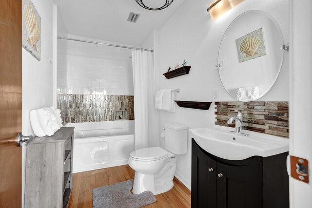 8522 Gulf Blvd Unit 20, Navarre, FL 32566 - full bathroom featuring wood finished floors, vanity, shower / bath combination with curtain, backsplash, and toilet