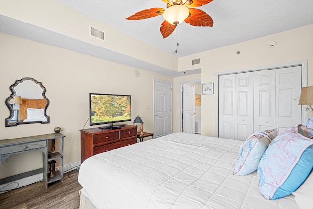 112 Seascape Dr Unit 707, Miramar Beach, FL 32550 - bedroom featuring wood finished floors, a ceiling fan, visible vents, and a closet