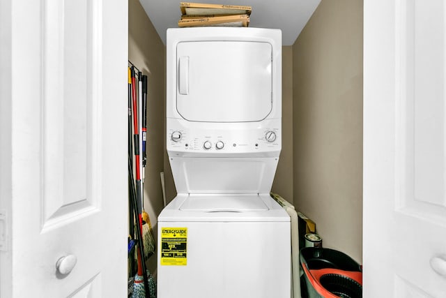 4207 Indian Bayou Trl Unit 2501, Destin, FL 32541 - laundry area with laundry area and stacked washer and dryer